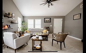 Family Friendly Home In Walking District, 5 Minutes From Beach
